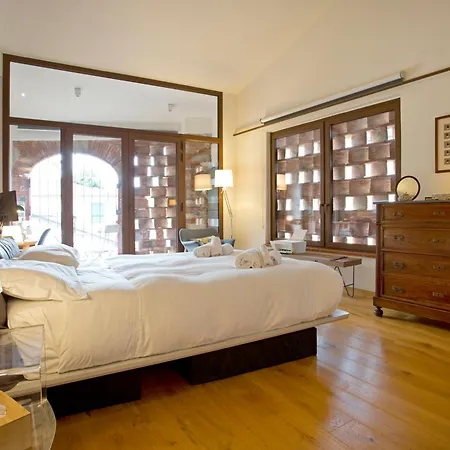 Casa Antica Stalla, Charming Loft Just 500 M From S Centre 루카